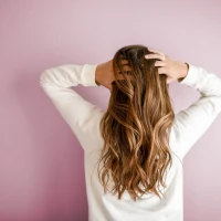 Як відновити волосся після зимового періоду: лайфхаки від лікаря-косметолога